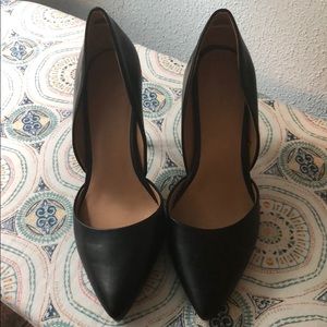 Black pumps with side cut out